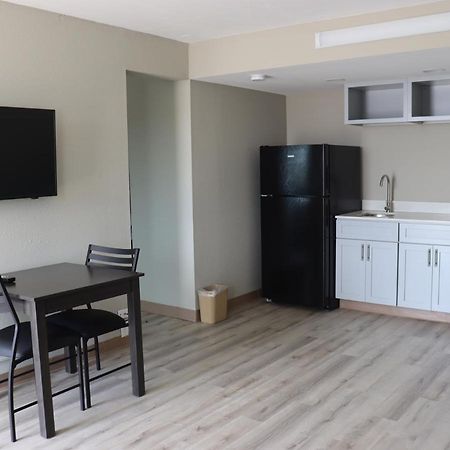 Crossroads Inn & Suites 西孟菲斯 外观 照片