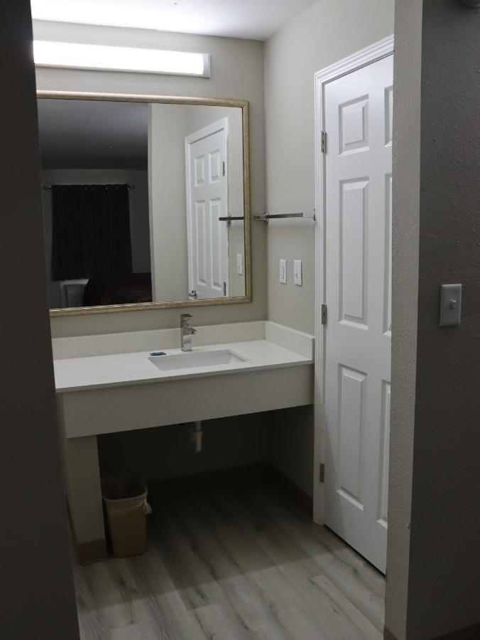 Crossroads Inn & Suites 西孟菲斯 外观 照片