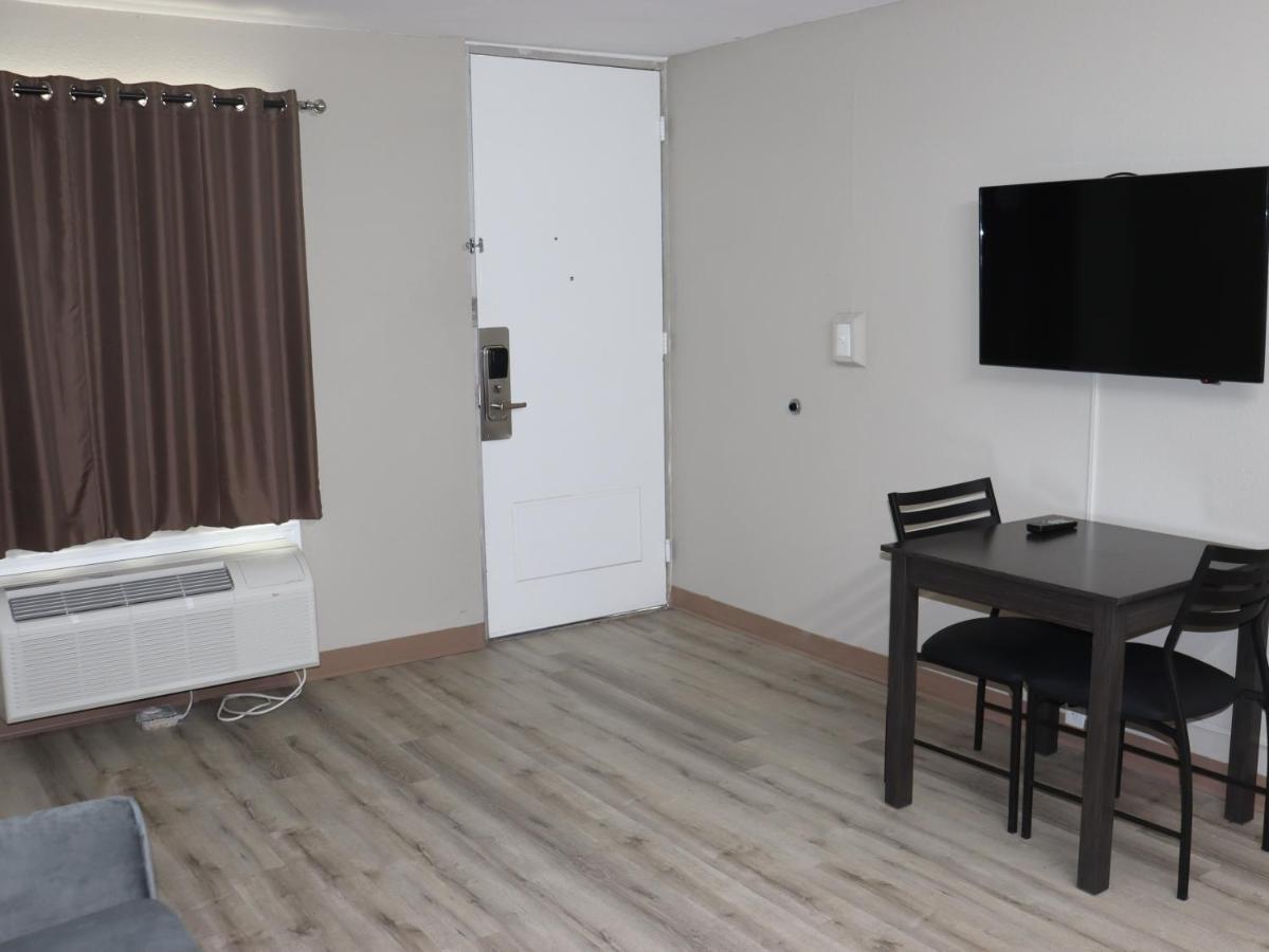 Crossroads Inn & Suites 西孟菲斯 外观 照片