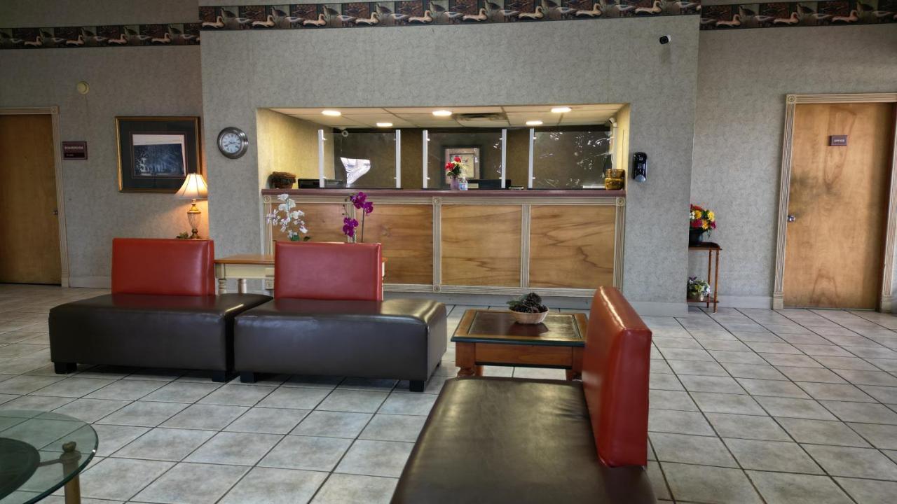 Crossroads Inn & Suites 西孟菲斯 外观 照片